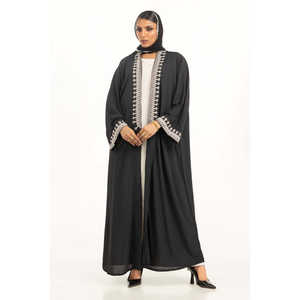 Abaya noire pour femme en georgette froissée brodée, silhouette droite, en tissu mousseline - Product Image 1
