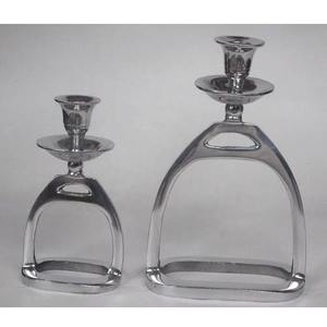 Les bougeoirs en métal sont des éléments décoratifs intemporels qui enrichissent tout environnement de beauté, de chaleur et de sophistication. - Product Image 6