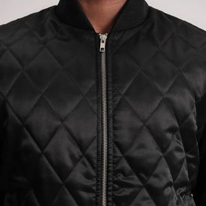 Veste universitaire matelassée noire pour homme avec fermeture à glissière et poches extérieures - Product Image 6