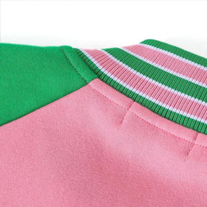 เสื้อแจ็คเก็ตบอมเบอร์แบบกลับด้านได้ สีชมพู/เขียว สำหรับผู้ชาย  พร้อมโลโก้ปักของชมรมนักศึกษา - Product Image 3