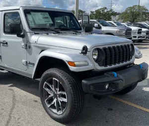 Wrangler 4xe Sport S 2024 d'occasion - Excellent état, sièges en cuir, conduite à gauche, caméra arrière, phares au xénon, écran tactile - Product Image 1