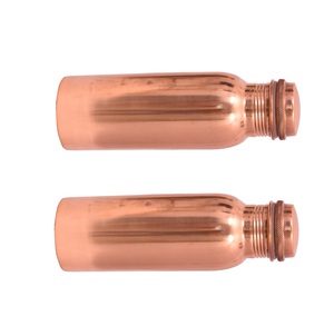 Bouteille d'eau ayurvédique en cuivre Pureté et style combinés - Product Image 2
