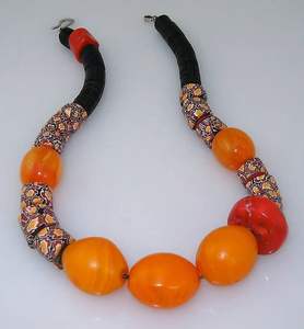 Collier de perles en résine faites à la main en gros de l'Inde modèle de marque collier en bois de résine pour la vente en gros - Product Image 2