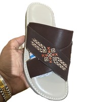 Chaussures arabes pour hommes en gros, de haute qualité, variées en couleurs et modèles, sandales saoudiennes en cuir synthétique
