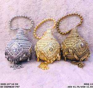 Pochette de soirée en métal fait à la main pour dames Pochette de mariée en pierre et sac à main de fête avec motif unique - Product Image 2