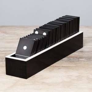 Jeu de dominos noirs, boîte cadeau unique, prix abordable, jeu d'intérieur pour enfants, jeu de pique-nique, fabrication sur mesure - Product Image 1