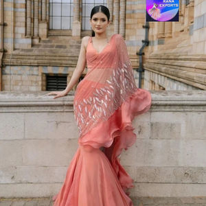 Saree en georgette superposée à volants de créateur avec chemisier à paillettes brodé à la main Style Lehenga mauve élégant - Product Image 1