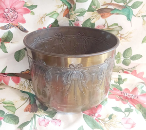 Juego de Dos Macetas de Metal Antiguo con Acabado en Latón, Hechas a Mano con Hierro, Macetas Modernas de Hierro Más Vendidas - Product Image 1