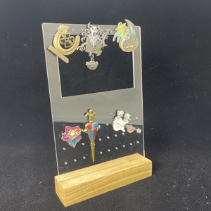 Soporte de exhibición de pendientes de acrílico de diferentes formas hermosas y asequibles 2025 con elegante Base de madera para exhibir joyas - Product Image 6