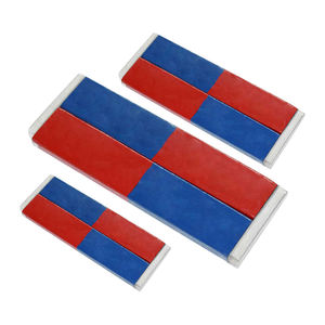 Imanes de barra de acero cromado, medio en rojo y medio en azul, fabricados por - Product Image 1