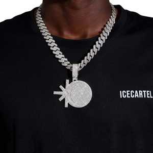 Colgante Personalizado de Estrella y Luna en Oro de 14K con Dijes de Diamantes Premium - Product Image 3