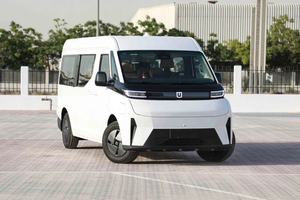 Geely Farizon 2025 Super Van Voiture Électrique Intérieur Blanc Extérieur Noir avec Autonomie de 501-600 km Batterie 90-110 kWh Moteur 100-150 kW - Product Image 4