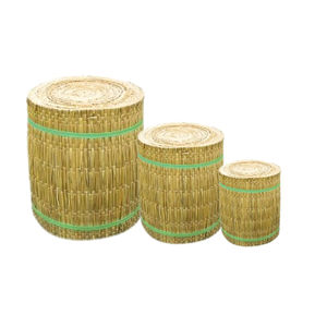 Tapis en jonc naturel flexible pour la décoration extérieure et s'adaptant facilement à la disposition du jardin et aux conceptions paysagères - Product Image 1