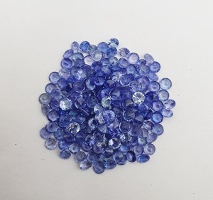 Pierre précieuse naturelle Tanzanite, pierre brute ronde de couleur bleue, traitée thermiquement, 4x4 mm, lot par Mehrajudin Gems pour la fabrication de bijoux de luxe - Product Image 4