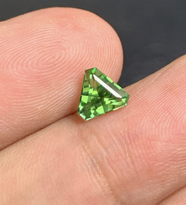 Origine brésilienne Tourmaline verte naturelle à facettes pierres précieuses en vrac billion Triangle forme pour bijoux fins approvisionnement en gros - Product Image 5