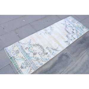 Alfombra Turca Vintage de 2x5.3 pies, Alfombra de Lana Blanca con Diseño de Camuflaje - Product Image 3