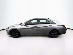 Hyundai Elantra SEL FWD 2023 incroyablement parfaite avec faible kilométrage en stock, offerte à un prix fantastique - Product Image 6