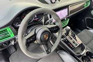 PRÊT À CONDUIRE - VÉHICULE D'OCCASION À VOLANT À GAUCHE |   Conduite à droite |   2022 PORSCHEESS MACANNSS GTS - Product Image 4