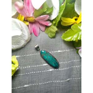 Pendentif en turquoise Kingman et argent sterling, fabrication Navajo, serti expertement - Product Image 3