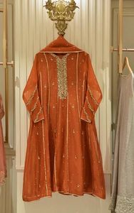 Designer 2024 indien/pakistanais fête porter Anarkali robe ensemble brodé à la main Dabka travail dentelle bouton embelli diamant Sequin - Product Image 2