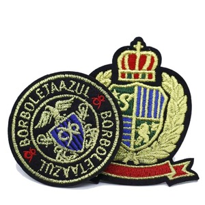 Insignes de broderie faits à la main personnalisés en fil d'or OEM ODM insignes en métal pour toute vente - Product Image 4