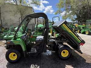 Véhicule utilitaire John Deere XUV 835M/845M Gator haute performance, boîte de vitesses automatique 4x4, boîte de chargement robuste - Product Image 5