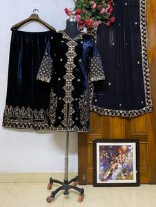 Top en velours lourd de qualité supérieure avec belle broderie et palazzo en velours assorti avec une élégante conception de travail de broderie de séquence - Product Image 6