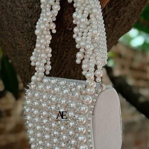 Nueva llegada impresionante hecho a mano en relieve trabajo de perlas pesadas multicolor nupcial noche embrague monedero mujer monedero perla trabajo Sling Bag - Product Image 1