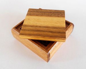 Boîte à bijoux en bois durable avec des détails élégants faits à la main, taille et couleur personnalisables pour des accessoires organisés et sécurisés - Product Image 3