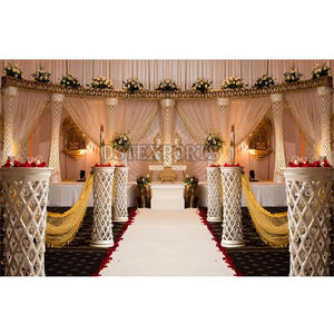 เวทีงานแต่งงานธีมคริสตัลที่ดีที่สุด ดีไซน์เปิดโล่งสวยงาม โดดเด่นด้วยเสาเพชรตกแต่ง งานแต่งงานสไตล์เวอร์จิเนีย - Product Image 1