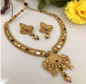 Conjunto de collar clásico de calidad superior con pendientes Chapado en oro original tradicional para bodas Fiestas Compromisos Hecho en latón - Product Image 1