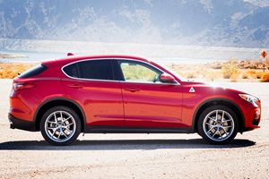ALFA ROMEO STELVIO Q4 2018 USADO, Volante a la Izquierda/Derecha - Product Image 3