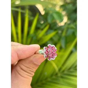 Anillo Floral de Plata 925 con Rubí Natural, Moderno y Elegante, con Incrustaciones de Oro Rosa y Baño de Rodio, Marca Privada Licenciada, Regalo Perfecto - Product Image 2
