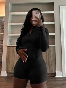 Ensemble de yoga noir pour femmes soutien-gorge de sport élégant avec demi-short assorti sans couture gym fitness vêtements de sport tenue d'entraînement - Product Image 2