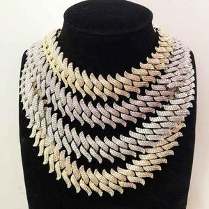 Collier à maillons cubains personnalisé en or jaune et blanc 14K et argent sterling 925, entièrement serti de diamants Moissanite VVS, passe le testeur de diamants, Luxe - Product Image 1