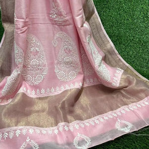 Saree en soie pure Maheshwari avec fantaisie traditionnelle Lucknowi Chikan pour fête - Product Image 1