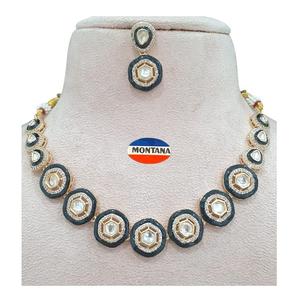 Joyería étnica de alta calidad elaborada con piedras CZ y acabado dorado adecuado para festivales - Product Image 1