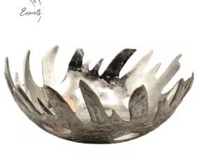Bol en métal poli finition antique avec base sculptée unique pour centre de table de fête et décoration intérieure de luxe écologique - Product Image 3