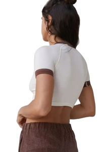 Vente en gros vrac Haut court style sonnerie T-shirts pour femmes en coton Vêtements décontractés Haut court style sonnerie T-shirts personnalisés - Product Image 2