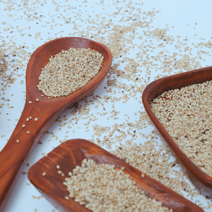 Produit nettoyé de haute qualité disponible en couleurs blanc brun et noir graines de sésame graines de sésame décortiquées d'origine pakistanaise - Product Image 3