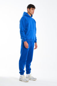 Conjunto deportivo para hombre, cómodo y con material flexible, perfecto para rutinas de entrenamiento, caminatas matutinas y fitness. - Product Image 3