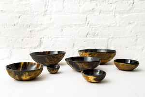 Saladiers authentiques faits à la main en corne de buffle naturelle pour un style de vaisselle unique, articles de cuisine fabriqués et exportés en Inde - Product Image 5