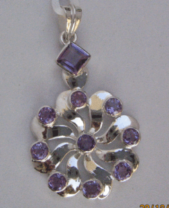 Colgante de Amatista Natural para Mujer en Plata de Ley 925 con Engaste de Bisel Corte Princesa y Acabado en Oro Rosa por Shah Gems - Product Image 1