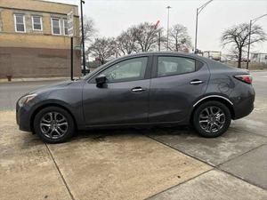 Usado 2019 Toyota Ya RIS Sedan LE - Product Image 3