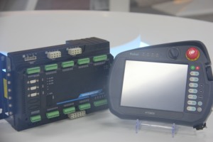 โซลูชันการขับเคลื่อนและควบคุมแบบรวมสำหรับเครื่องจักรเคลื่อนที่แบบสามแกนพร้อมเซอร์โวมอเตอร์ 3 ตัวและแท่นควบคุมแบบเคลื่อนที่ - Product Image 3