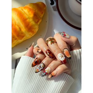 Autumn Amber Blossom Press on Nail Art, autocollant élégant pour ongles pour femmes - Product Image 2