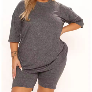 Conjunto Premium de 2 piezas para mujer, camiseta ligera de algodón 100% con pantalones cortos, logotipo personalizado, conjunto sólido para mujer, ropa informal, servicio OEM - Product Image 4