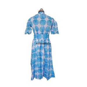 เดรสผ้าฝ้ายธรรมชาติ 100% ทำมือจากอินเดีย สีฟ้าอ่อน ลายดอกไม้สไตล์วินเทจ ทรงหลวม ความยาวปานกลาง คอวี พร้อมเข็มขัด ลายพิมพ์บล็อก แขนสั้น - Product Image 6