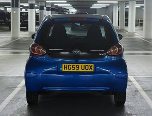 AYGO Berline Automatique 2022 d'occasion, R18, intérieur foncé, sièges en tissu, 5 places, conduite à droite, écran tactile - Product Image 4
