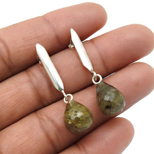 Pendientes elegantes hechos a mano con piedras preciosas de labradorita Natural de plata con forma de pera 925 de diseñador exclusivo para mujer al por mayor - Product Image 1